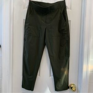 Athleta Brooklyn Mid Rise Ankle Utility Pant size 6 Petite | Aspen Olive